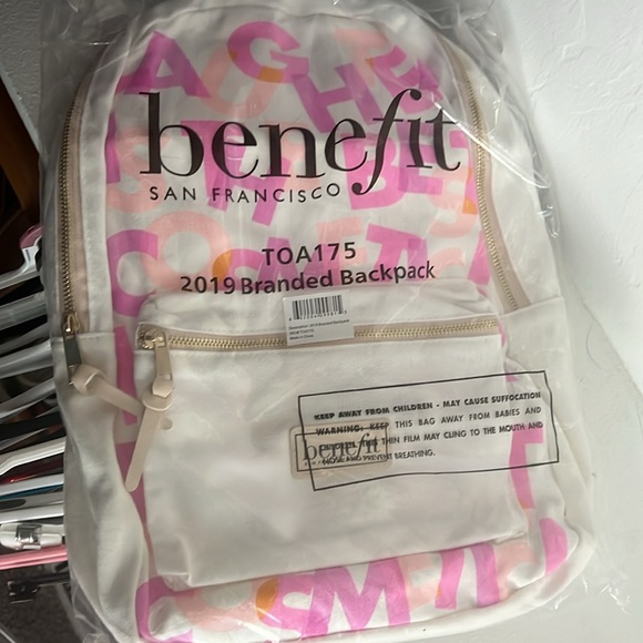 Benefit 2019 branded backpack - Picture 3 of 3